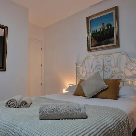 Ds Lealhomes, Patio And Terrace Apartment